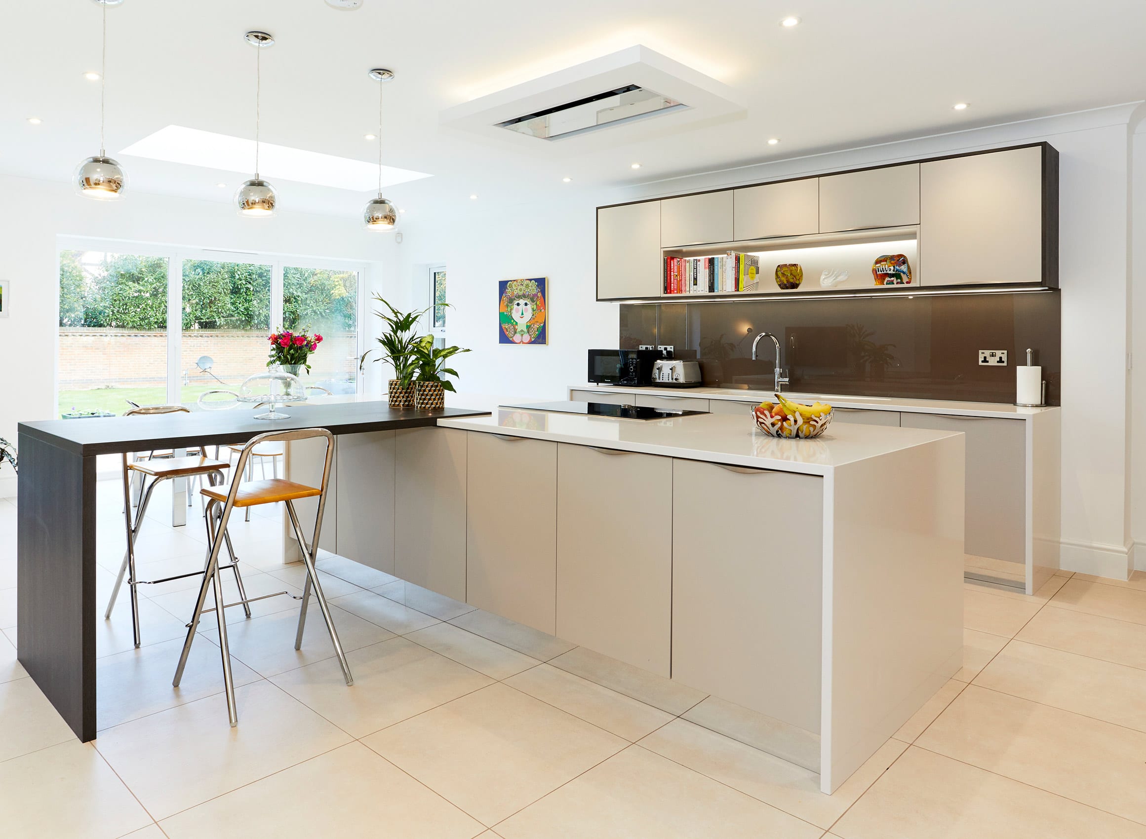 Top Tips For Creating Kitchen Designs For Large Kitchens